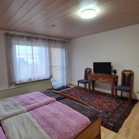 Gemuetliche 120 Qm Ferienwohnung Mit Balkon Adelsdorf 外观 照片